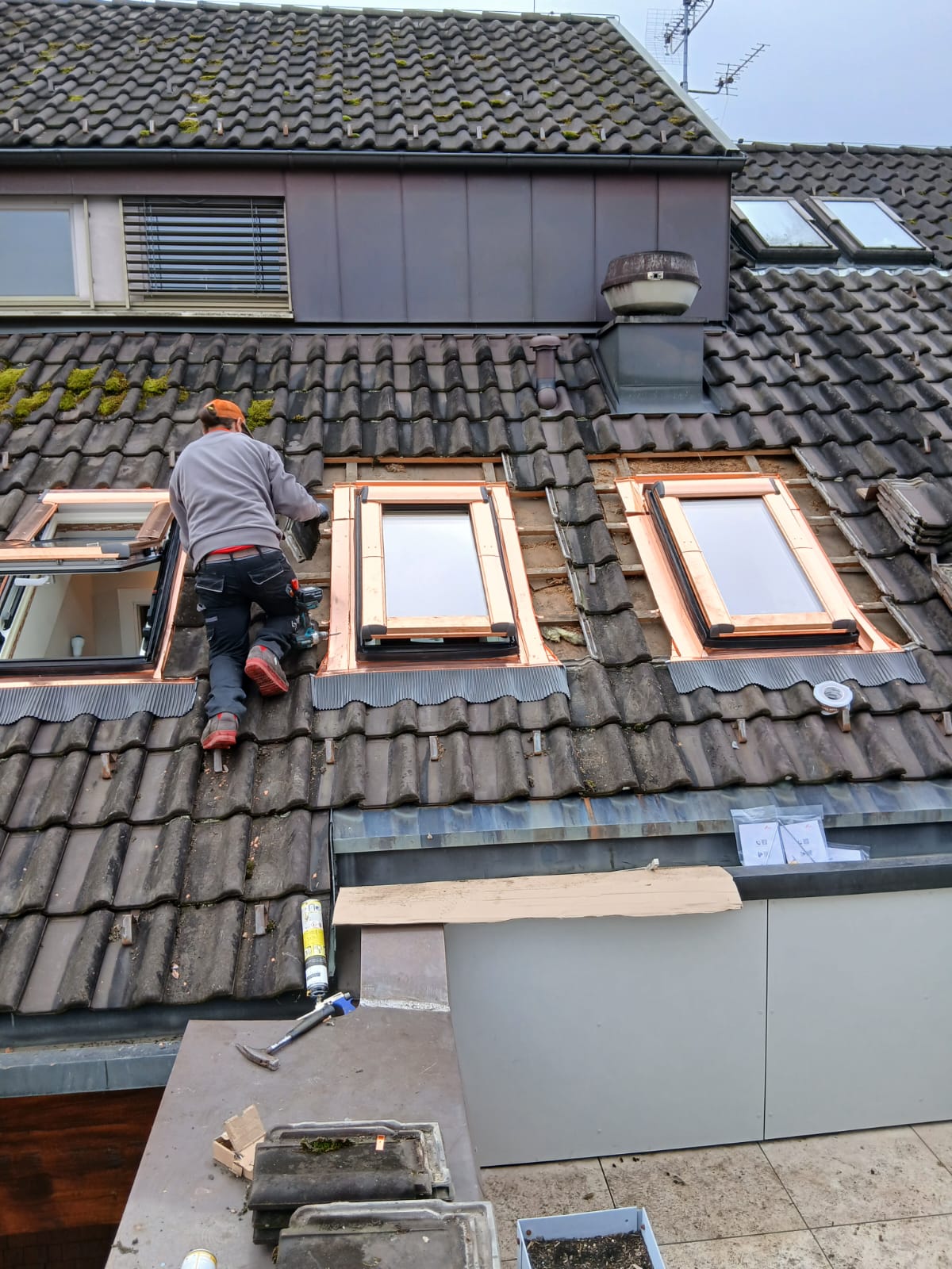 Dachfenstereinbau, Roto und Velux, Holzer Dach Dornbirn, Beschattung Dachfenstereinbau, Roto und Velux, Holzer Dach Dornbirn, Beschattung